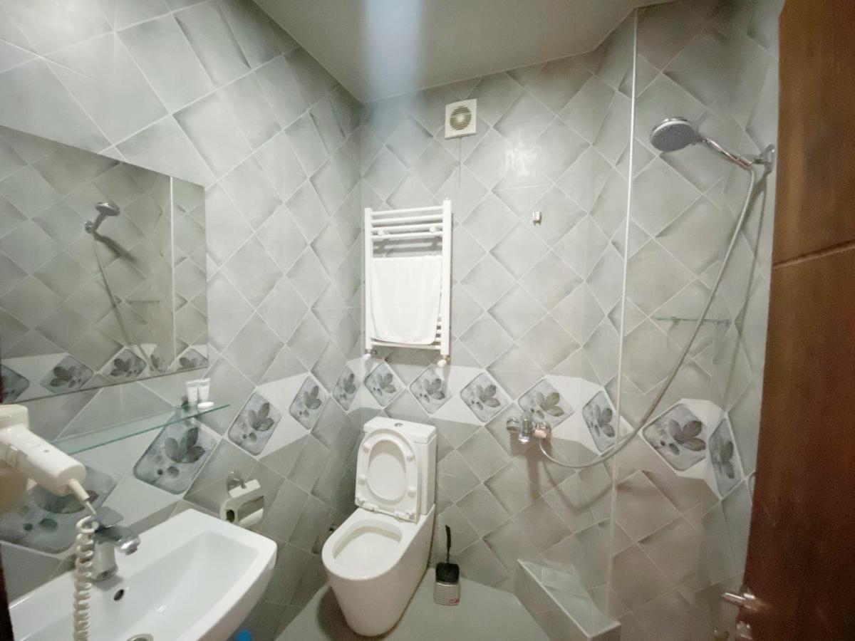 Tbilisi Central Hotel Bagian luar foto