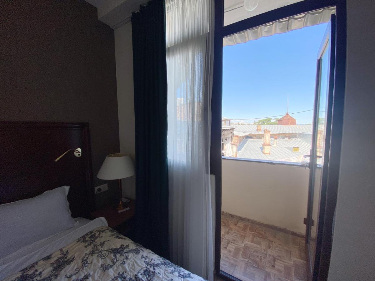 Tbilisi Central Hotel Bagian luar foto