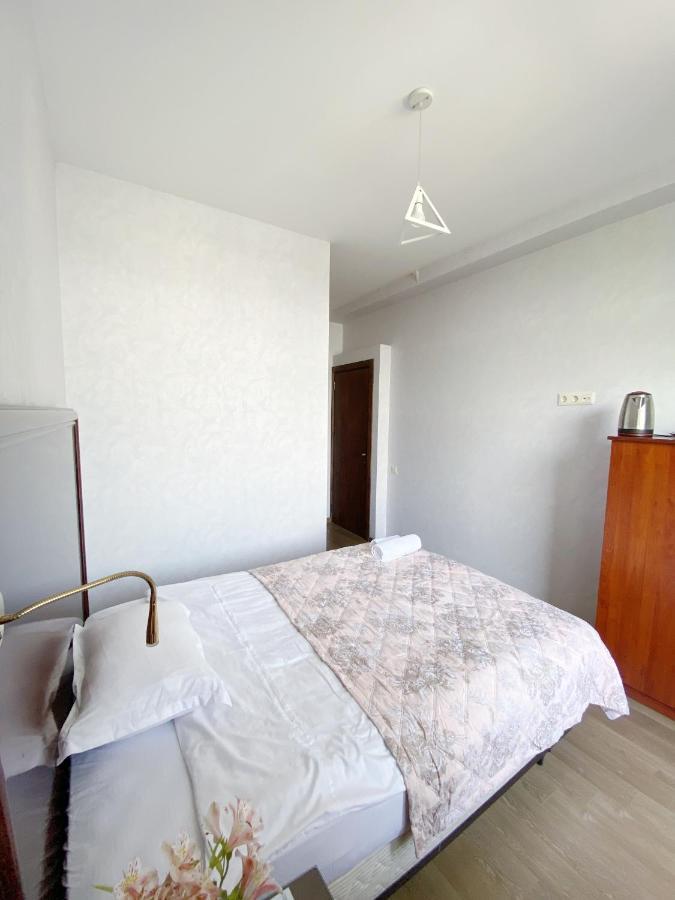 Tbilisi Central Hotel Bagian luar foto