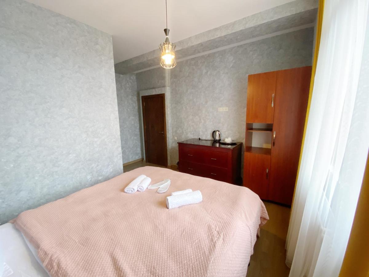 Tbilisi Central Hotel Bagian luar foto