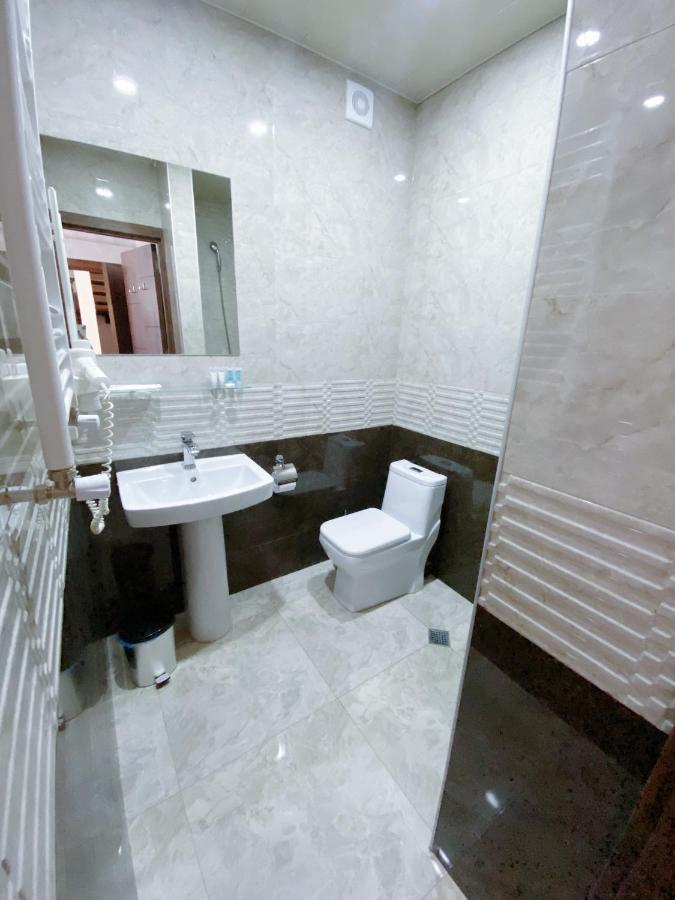 Tbilisi Central Hotel Bagian luar foto