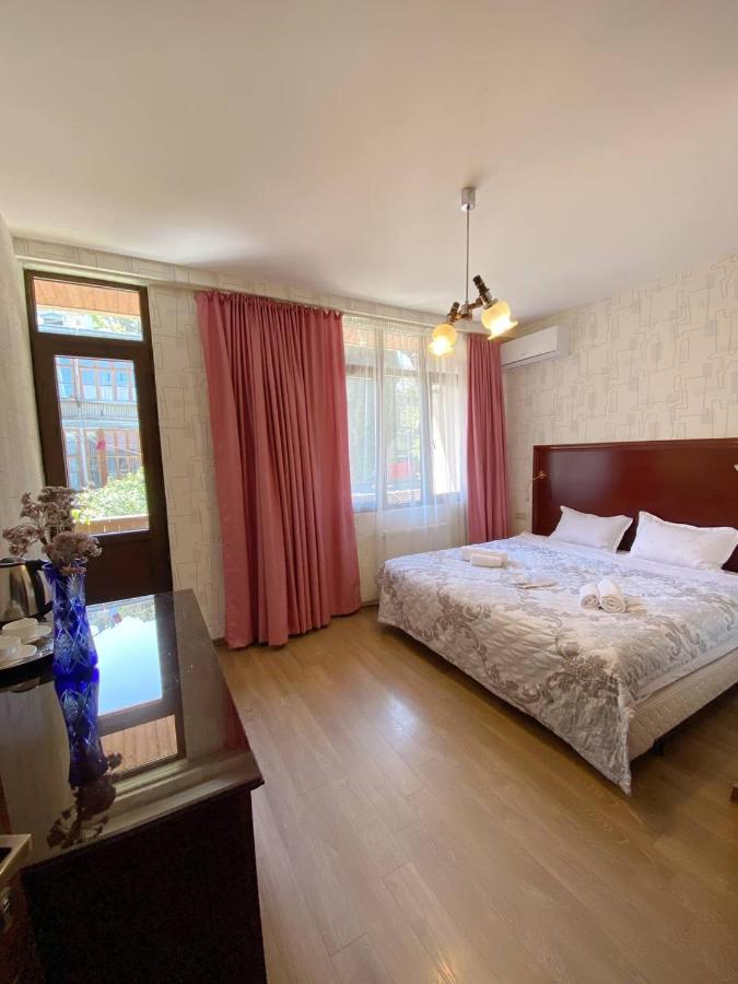 Tbilisi Central Hotel Bagian luar foto