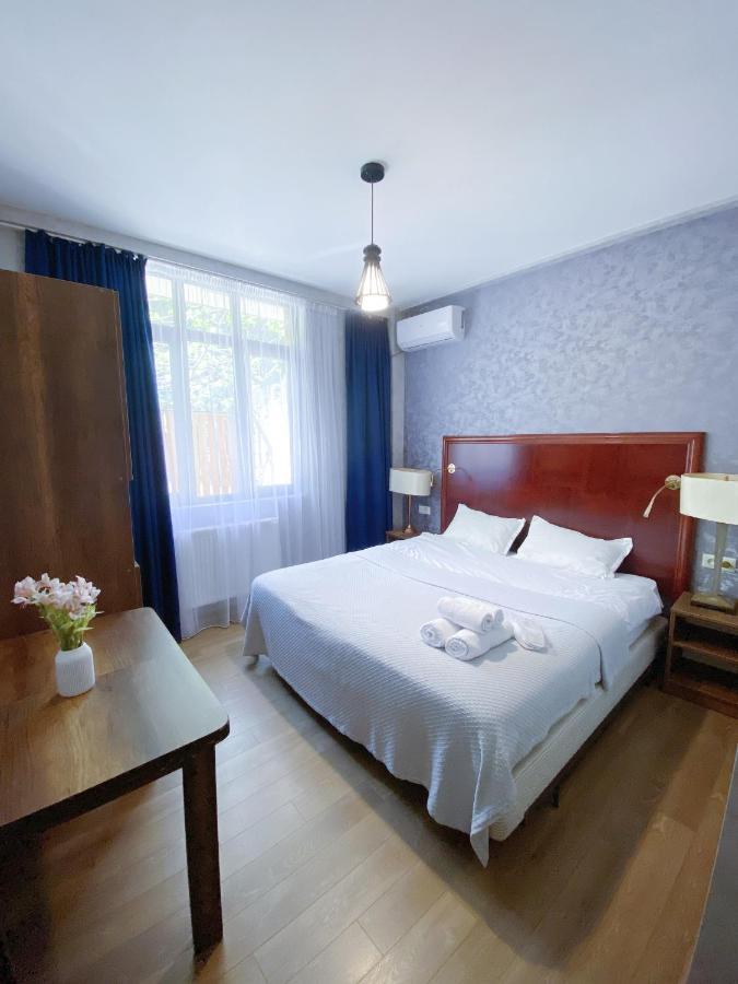 Tbilisi Central Hotel Bagian luar foto