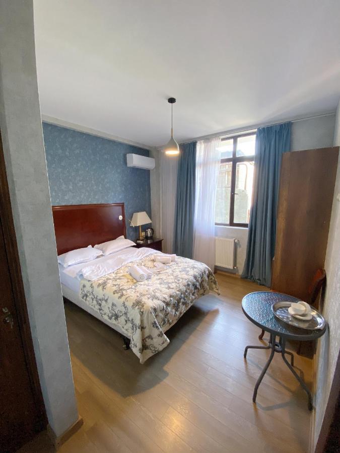 Tbilisi Central Hotel Bagian luar foto