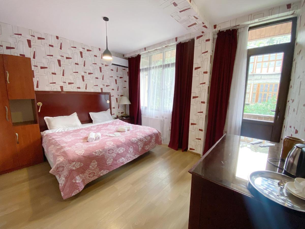 Tbilisi Central Hotel Bagian luar foto